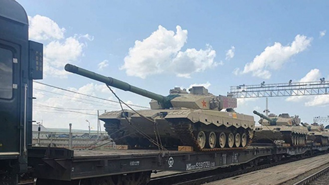 Эшелон с военной техникой НОАК для участия в АрМИ-2021 пересек границу с Россией Эшелон с военной техникой НОАК для участия в АрМИ-2021 пересек границу с Россией