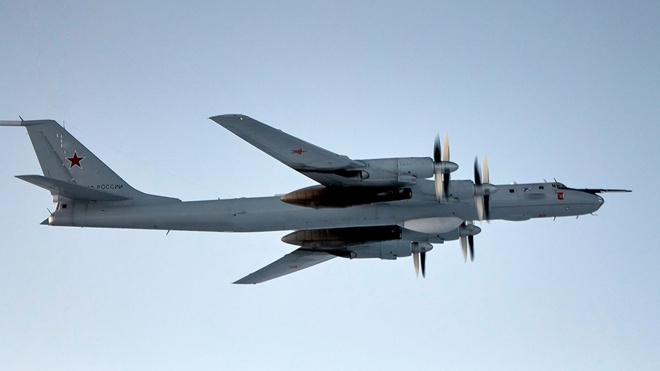 Самолеты Ту-142 провели учение с кораблями Северного флота в дальней океанской зоне Самолеты Ту-142 провели учение с кораблями Северного флота в дальней океанской зоне