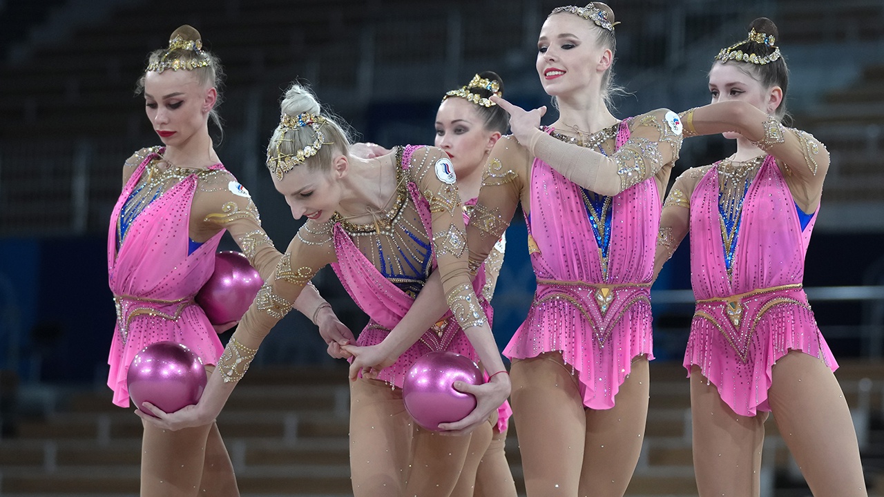 Сборная РФ по художественной гимнастике завоевала серебро ОИ в групповом многоборье