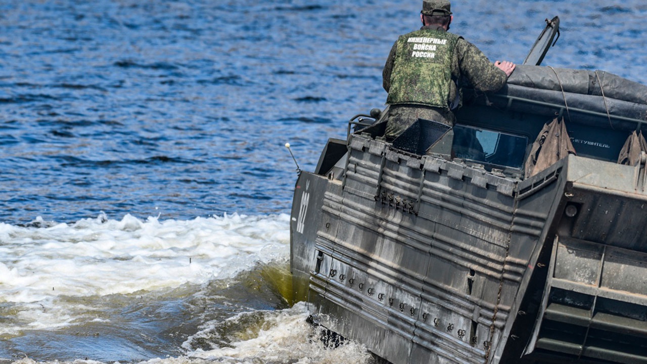 Минобороны РФ передаст Амурской области плавающие транспортеры для борьбы с паводками