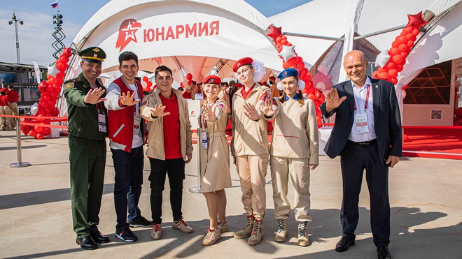 Никита Нагорный оценил «Юнармейскую карусель» Никита Нагорный оценил «Юнармейскую карусель»