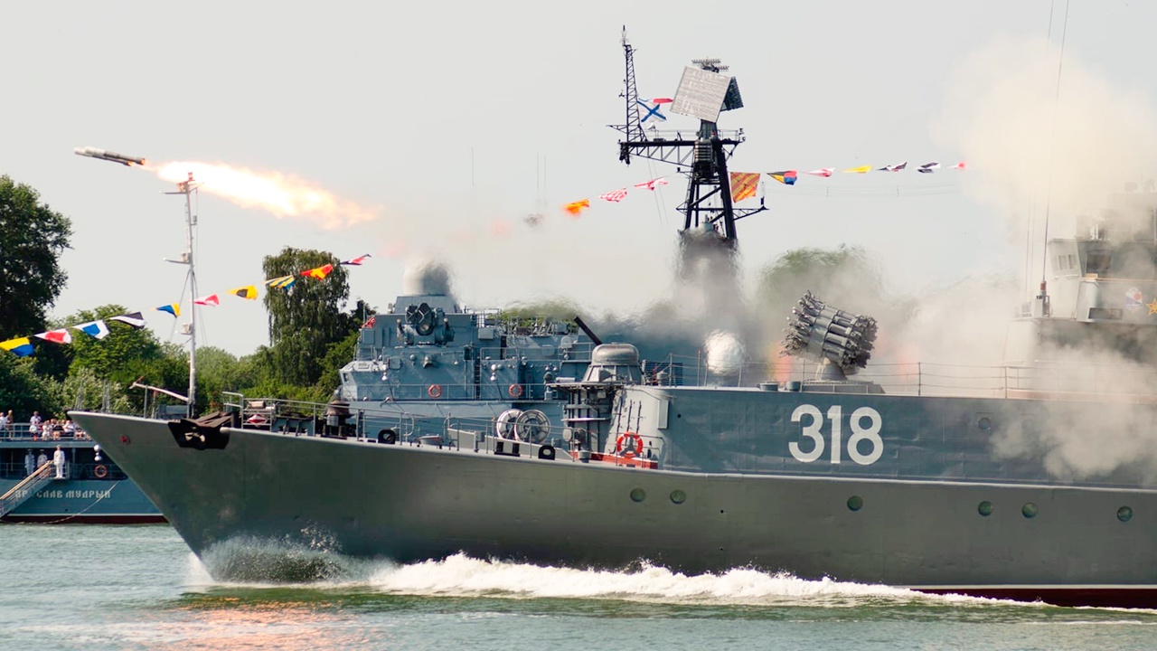 Корабли Балтфлота уничтожили подводную лодку «противника» в рамках учений «Запад-2021»