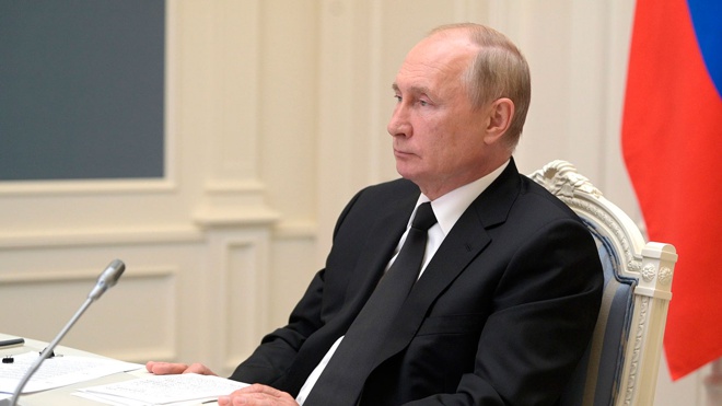 Путин сообщил об уходе на самоизоляцию из-за случаев COVID-19 в его окружении Путин сообщил об уходе на самоизоляцию из-за случаев COVID-19 в его окружении