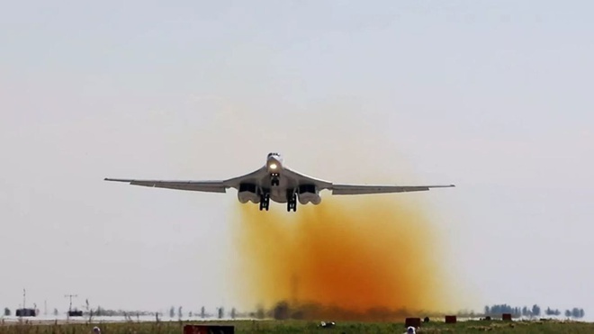 Модернизированный Ту-160 с новыми двигателями совершил первый полет Модернизированный Ту-160 с новыми двигателями совершил первый полет