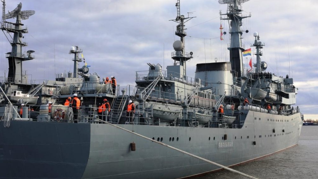 Учебный корабль «Смольный» ВМФ России прибудет в Североморск в конце сентября