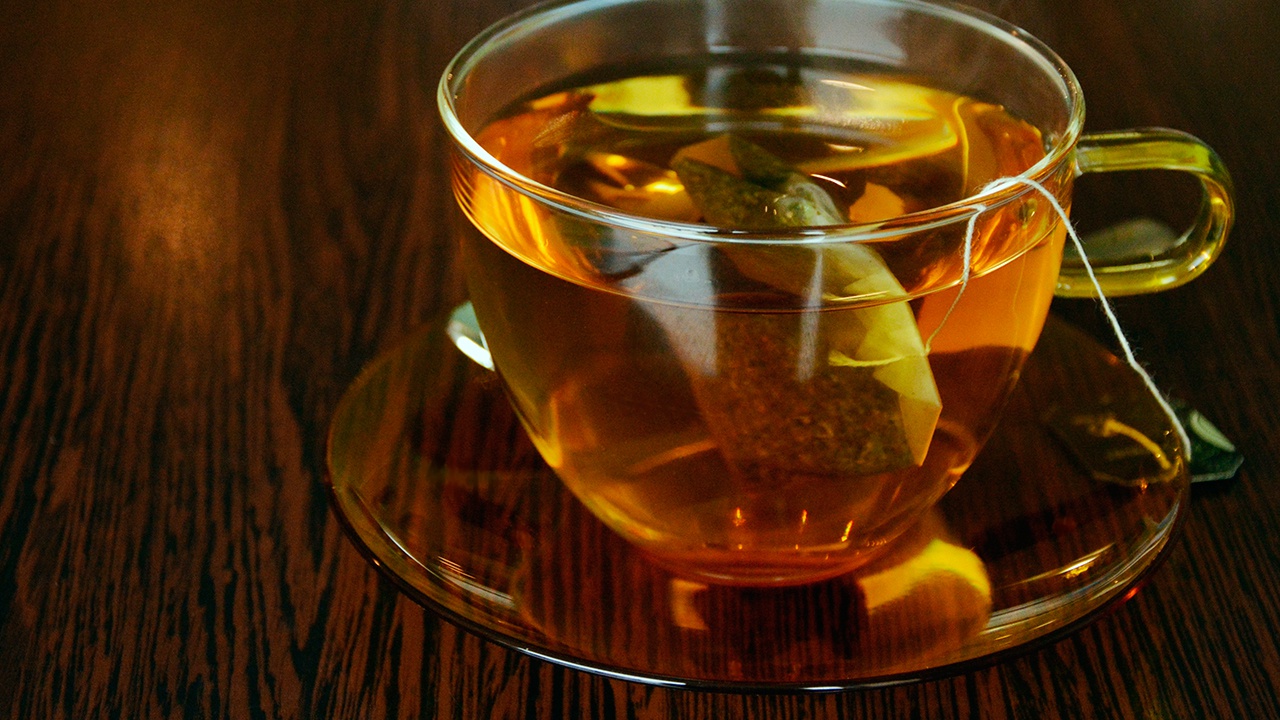 Диетолог объяснила, может ли чай в пакетиках быть полезным