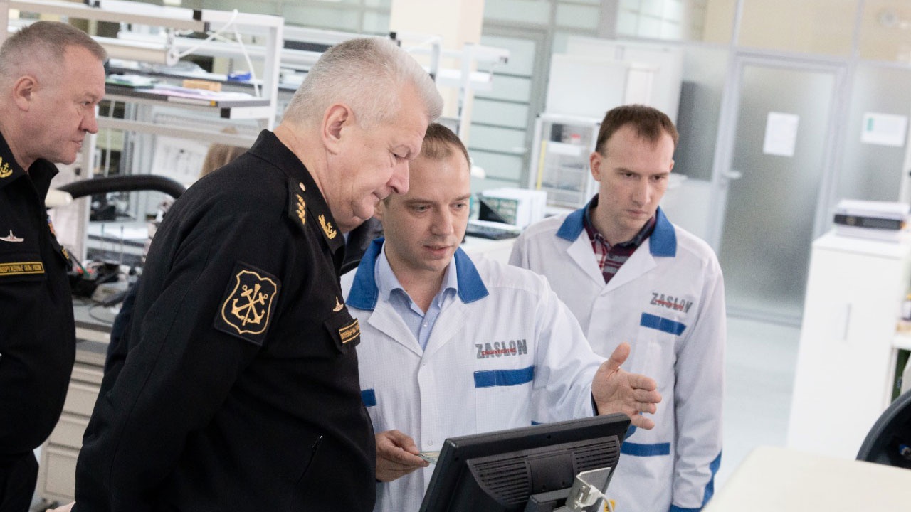 Главком ВМФ посетил производителя радиотехнических средств новых поколений в Петербурге