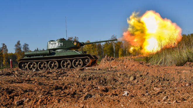 По стопам предков: кадры тренировки экипажей исторических танков Т-34 в Подмосковье