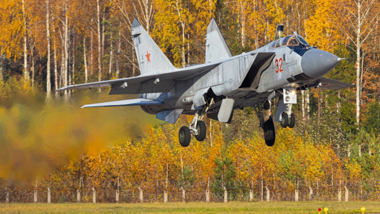Тридцать шесть иностранных самолетов вели разведку у границ России за неделю