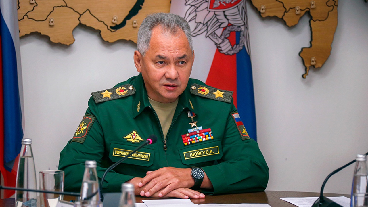 Шойгу заявил, что НАТО стягивает силы к российским границам на фоне призывов к военному сдерживанию