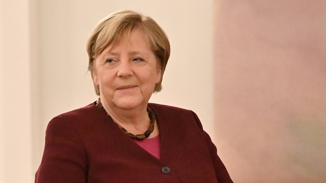 Полномочия Ангелы Меркель официально завершены