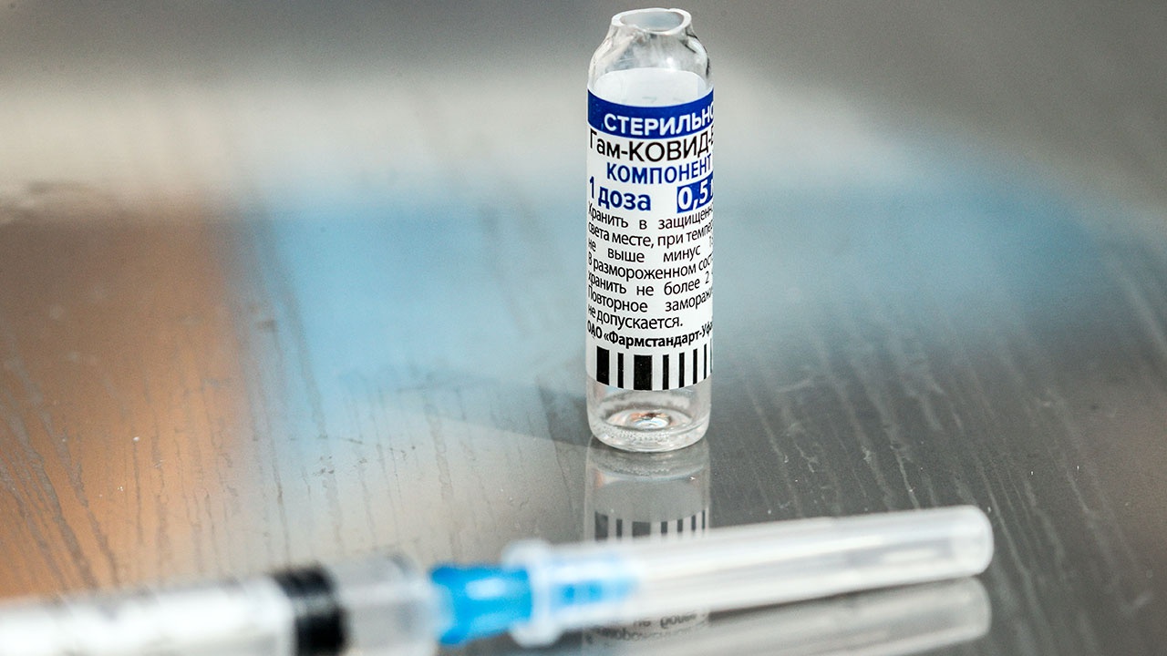СМИ: вакцинацию для россиян предложили сделать обязательной