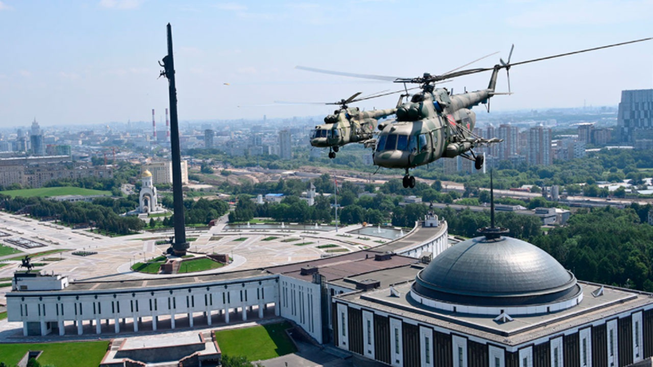 Новейшие вертолеты и высокий класс: ВС РФ отмечают День армейской авиации