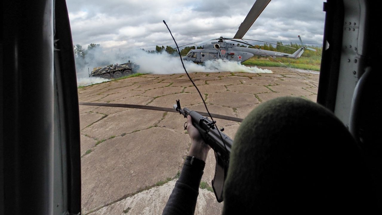 Военные не дали «террористам» захватить вертолет Ми-8 в Петербурге