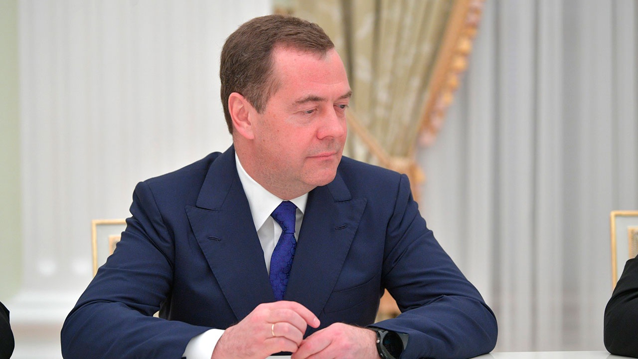 Уроки пандемии: Медведев рассказал о борьбе с COVID-19 в мире в своей статье
