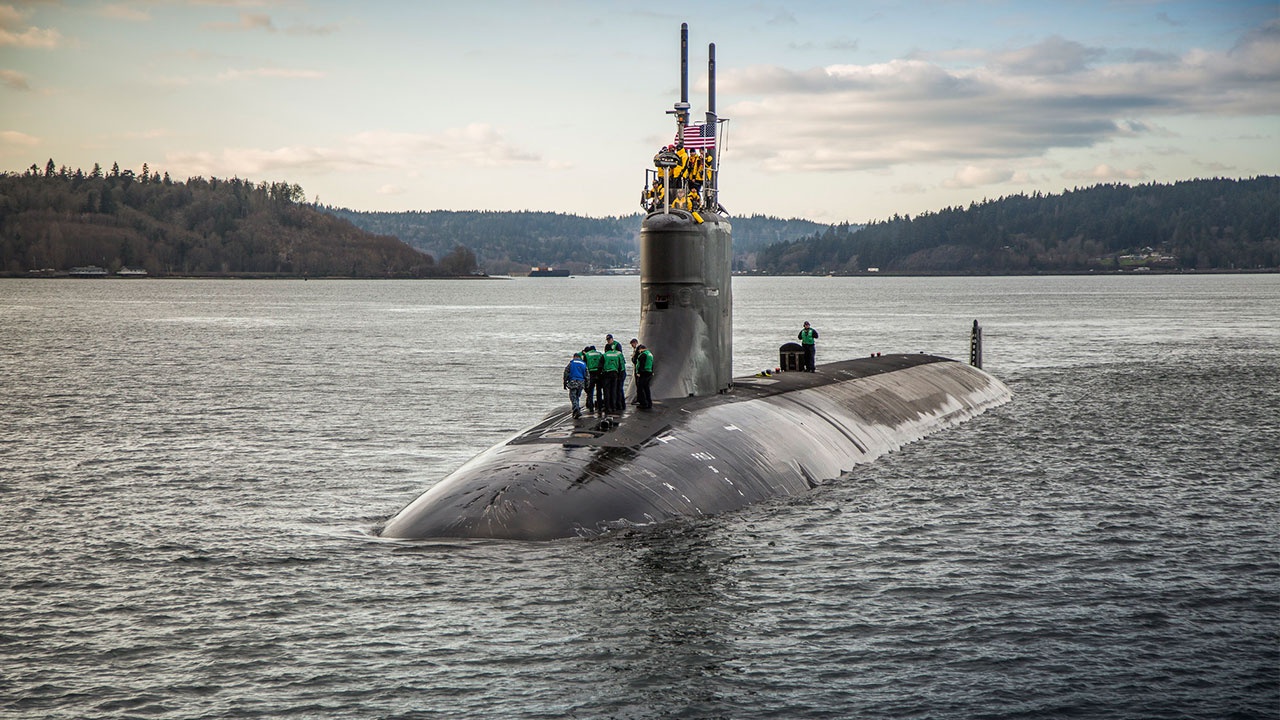 В США отстранили командиров атомной субмарины, столкнувшейся с подводной горой