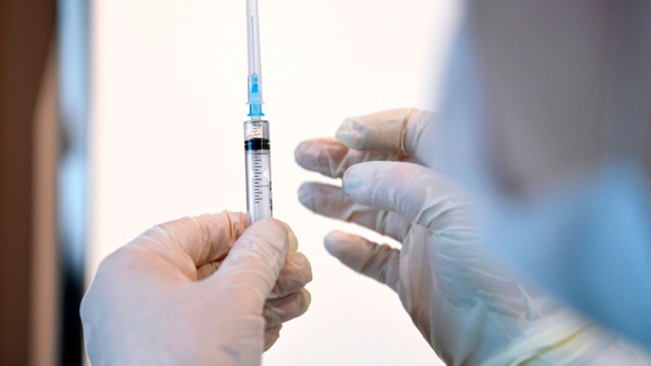 В России 4,5 миллиона человек прошли повторную вакцинацию от COVID-19