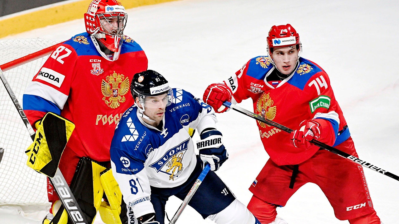 Сборная России по хоккею проиграла Финляндии в матче Кубка Карьяла