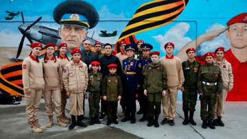 В Ялте юнармейцы нарисовали «Граффити Победы» с ветераном Анатолием Медведем