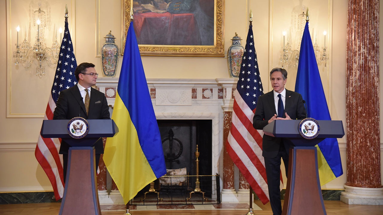 «Набор вредных лозунгов»: что означает новая хартия Украины и США о стратегическом партнерстве