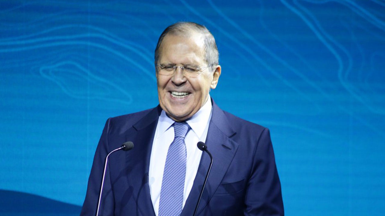 Лавров ответил шуткой на вопрос о «вмешательстве» РФ во внутренние дела Франции