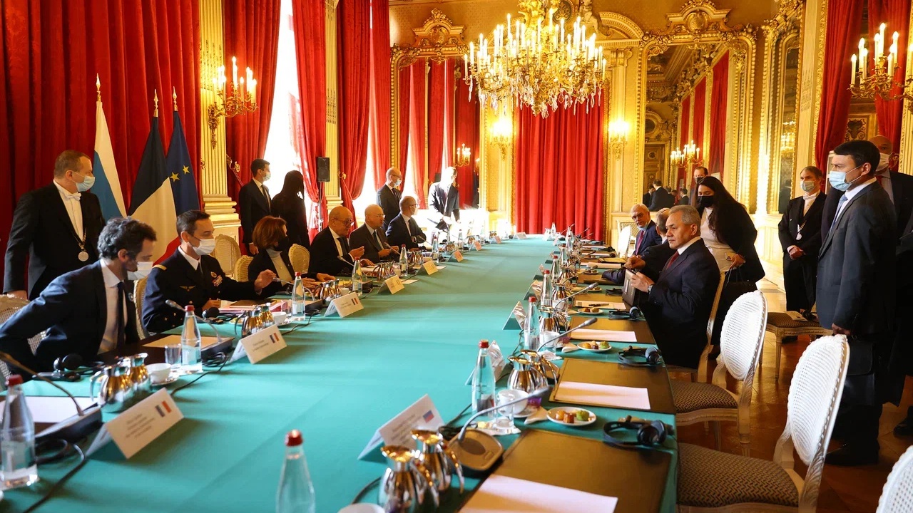 Встреча глав МИД и Минобороны РФ и Франции началась в Париже