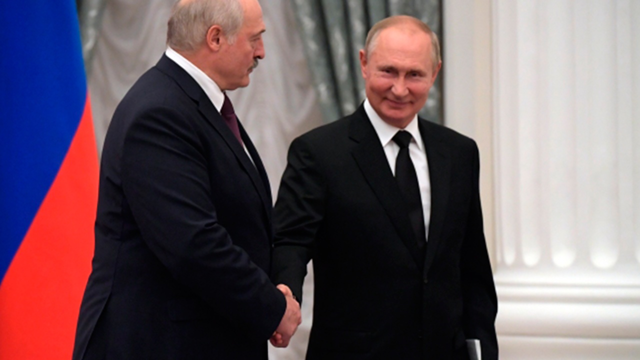 В Кремле подтвердили разговор Путина и Лукашенко о транзите газа