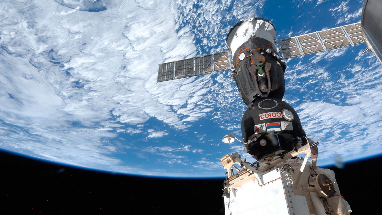 На МКС закроют внутренние люки из-за угрозы космического мусора