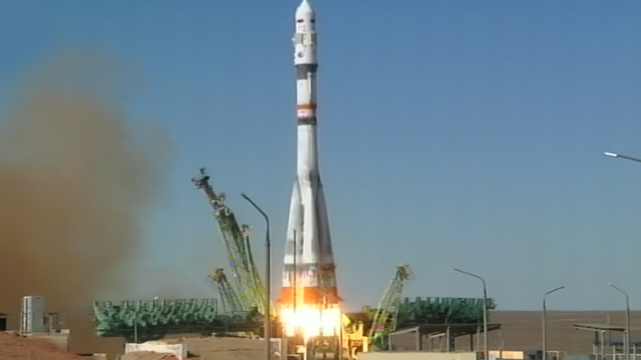 На Байконуре начался вывоз ракеты «Союз» для запуска модуля «Причал»