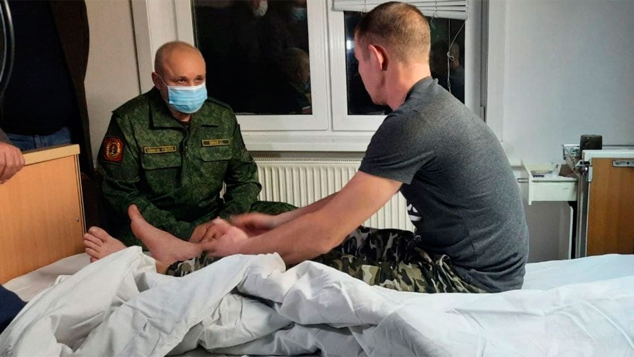  Губернатор Кузбасса посетил пострадавших шахтеров в больнице