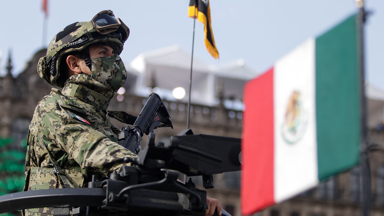 Военные в Мексике перехватили самолет с 400 килограммами кокаина
