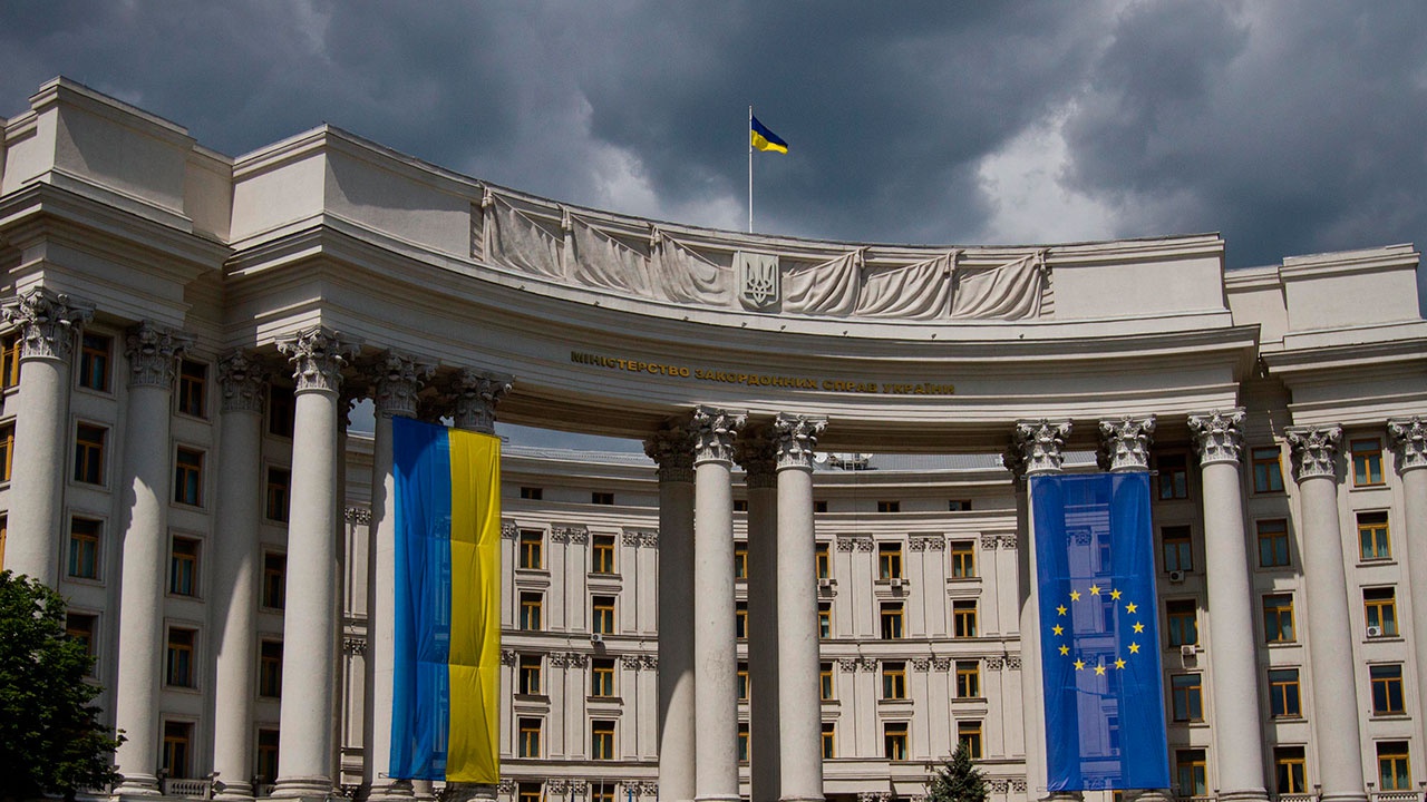 «Оружие любит тишину»: глава МИД Украины сообщил о переговорах с Западом по поставкам вооружений