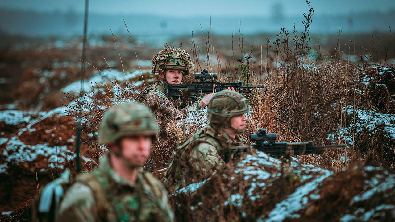 Приближение войск Британии к границе РФ и НАТО не снимает напряженность