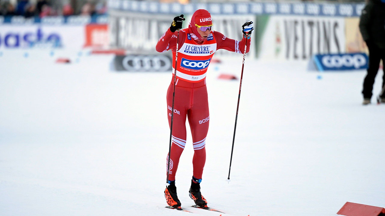 Российские лыжники заняли весь пьедестал гонки преследования на этапе Кубка мира