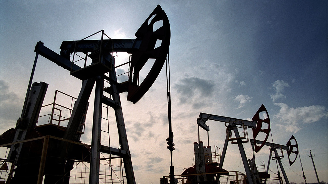 Цена нефти Brent впервые с лета упала ниже $68 за баррель