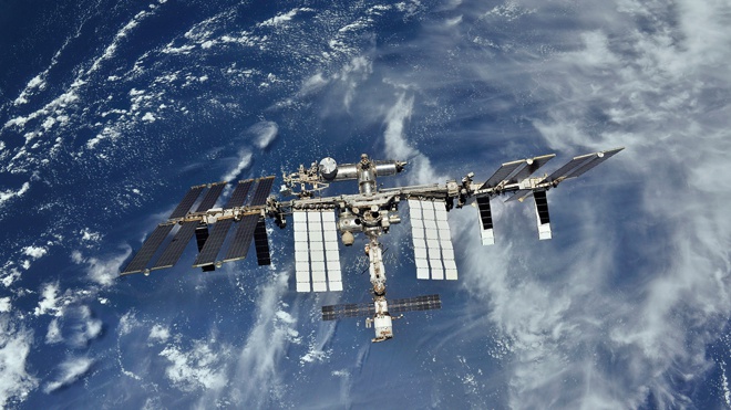 NASA отложило выход астронавтов в космос из-за летящего к МКС мусора
