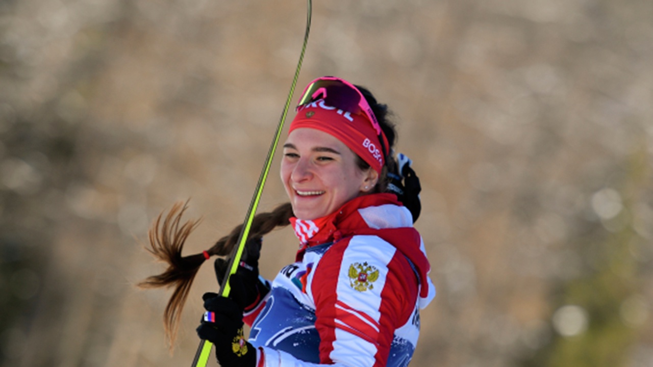 Впервые за 17 лет женская сборная РФ по лыжным гонкам завоевала золото эстафеты в Лиллехаммере