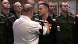 Экс-военный из Франции вручил свою награду морпеху из РФ за борьбу с терроризмом в Сирии