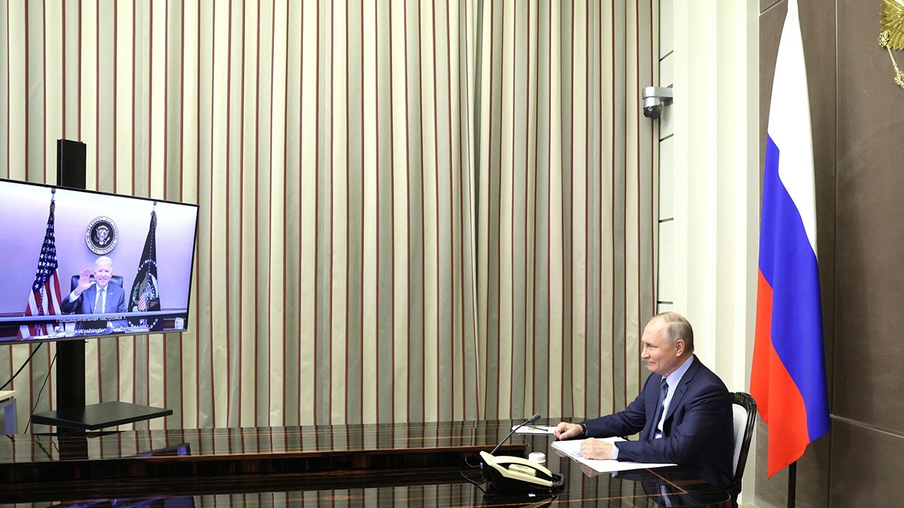 В Кремле рассказали о шутках в диалоге Путина и Байдена