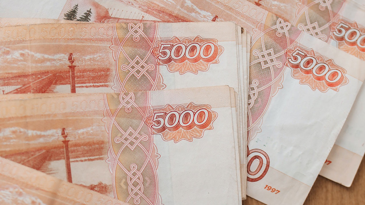 Кассир банка скрылась, похитив более 20 млн рублей в Ачинске