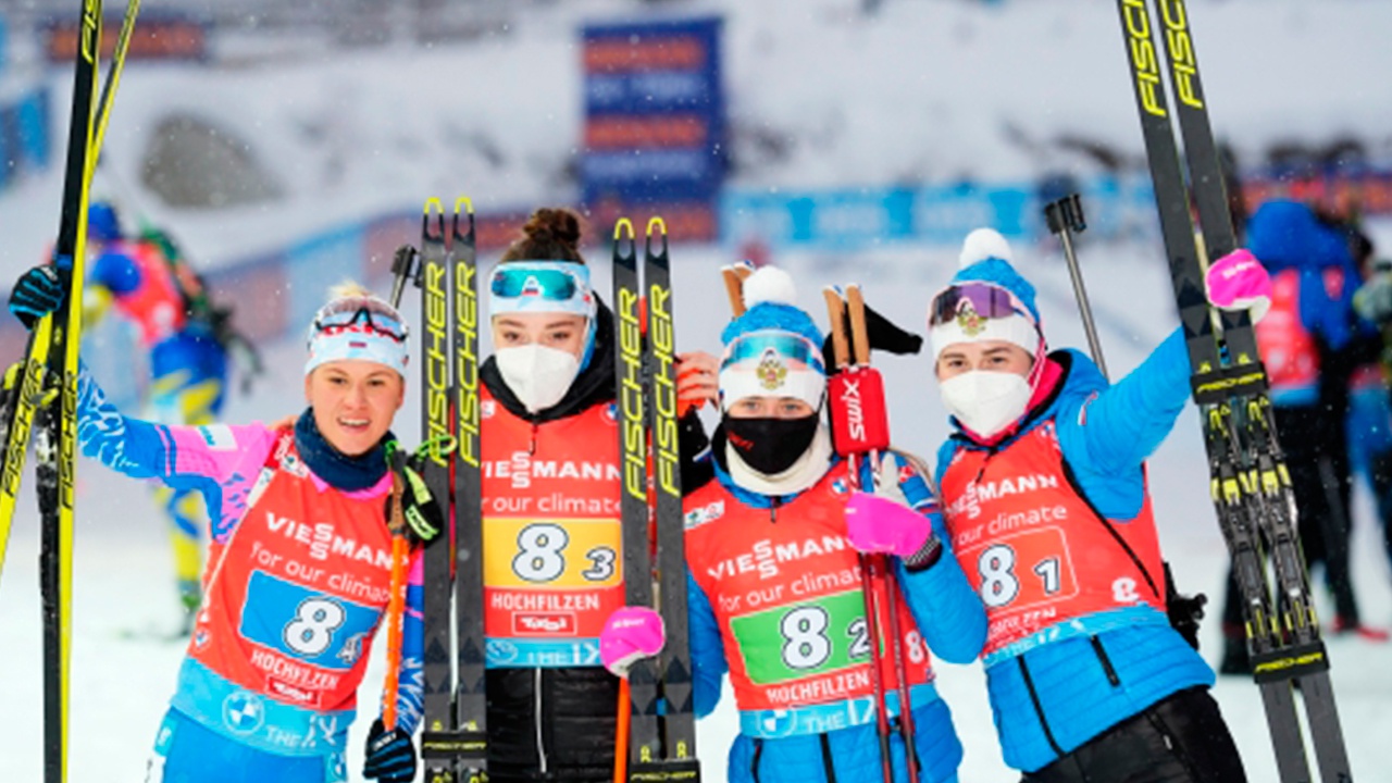 Женская сборная РФ по биатлону завоевала серебро этапа КМ в Австрии