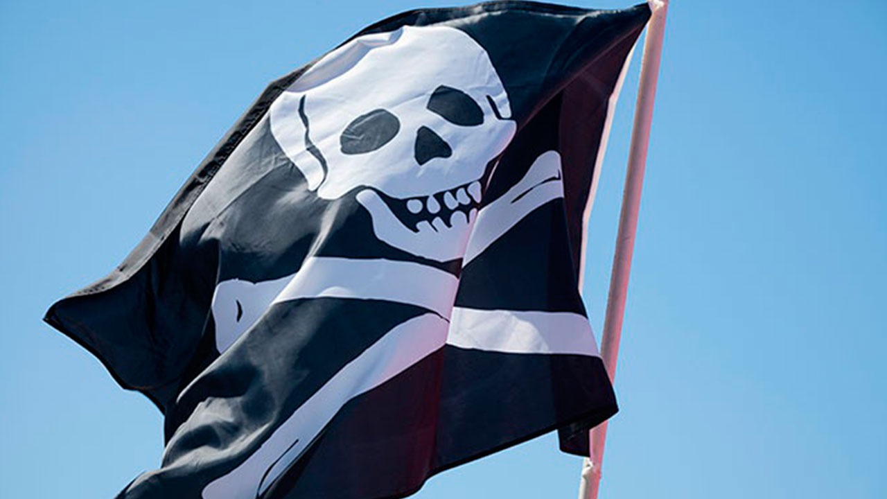 Пираты похитили шесть членов экипажа с контейнеровоза в Гвинейском заливе