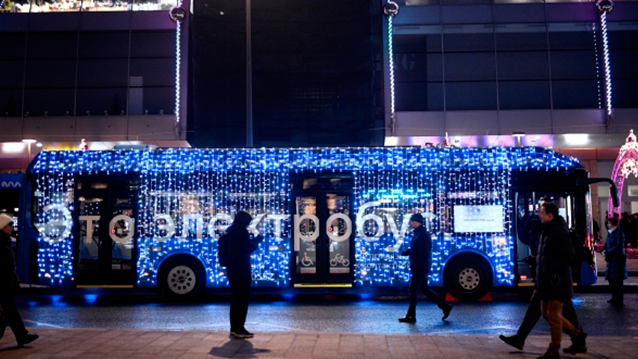 Общественный транспорт Москвы в новогоднюю ночь будет бесплатным