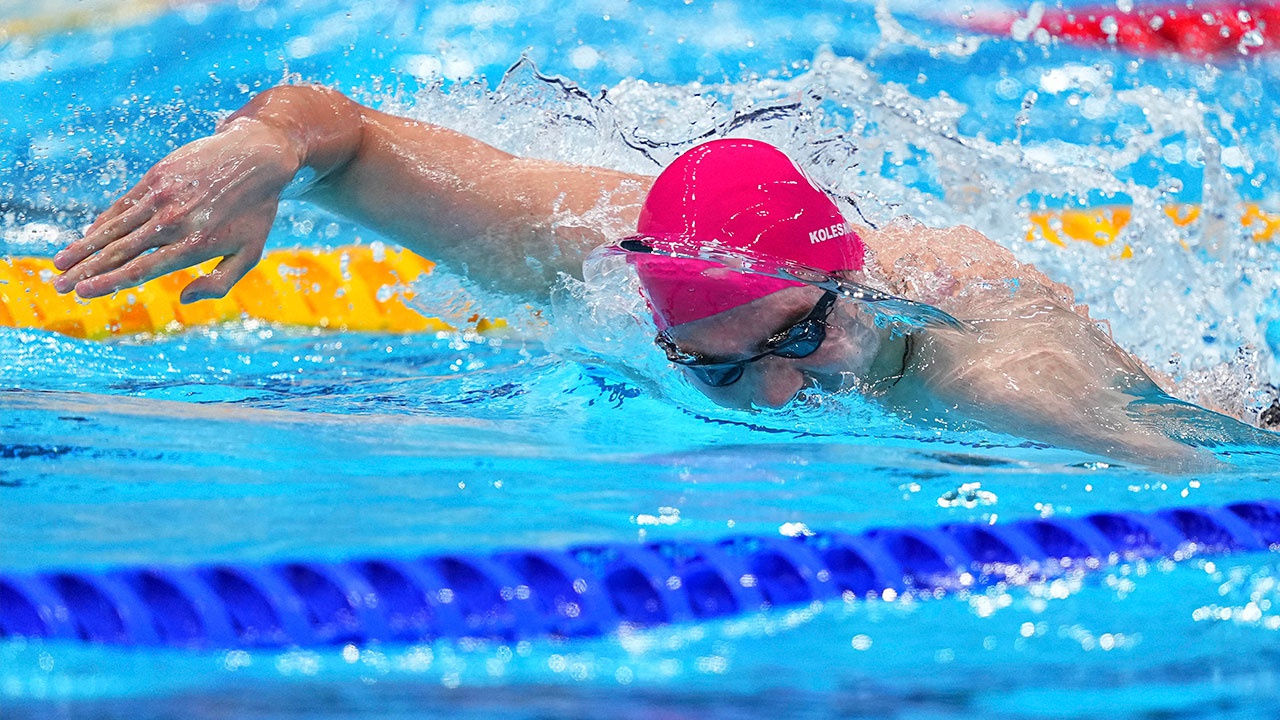 Колесников одержал победу в 50-метровке на спине на ЧМ по плаванию на короткой воде в Абу-Даби