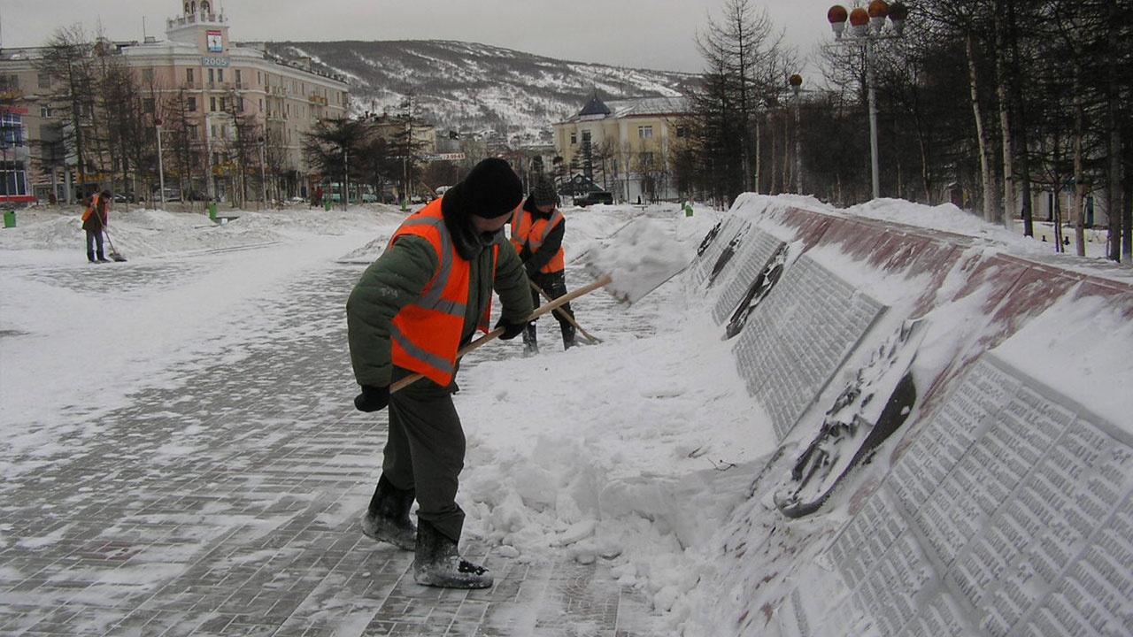 Россиянам напомнили о штрафах за неубранный снег