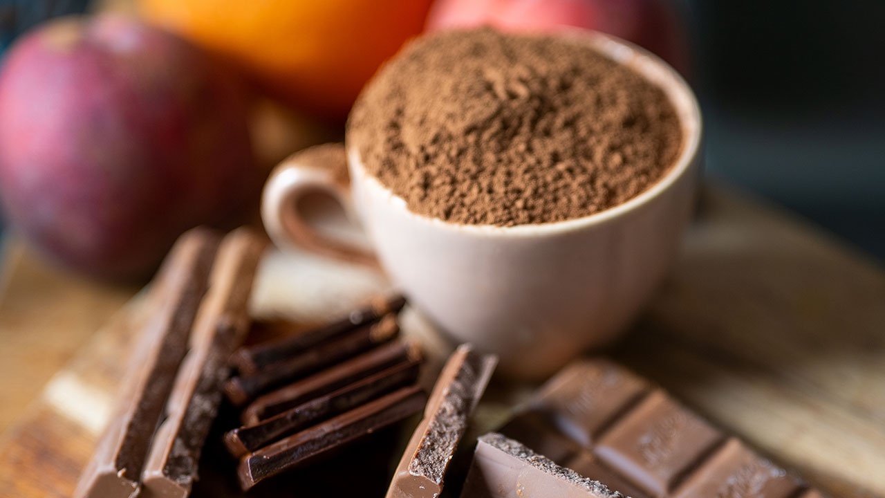 Кофе при повышенном сахаре. Какао Бобы. Шоколад и холестерин. Флавоноиды в шоколаде. Кофе чай какао понижает давление.
