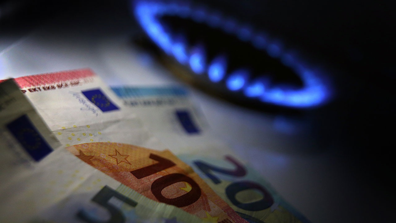 «Сутками сидим в холоде»: Европа страдает от резкого роста цен на газ