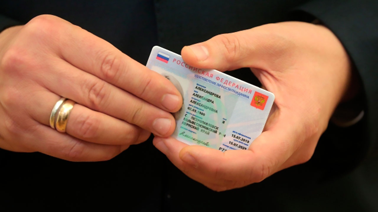 Электронные паспорта планируют выдавать в РФ с января 2023 года