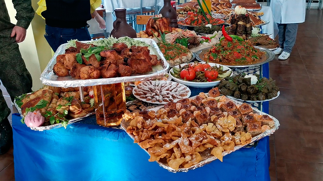 Осетр и каша по-купечески: как отметили день национальной кухни на авиабазе Хмеймим