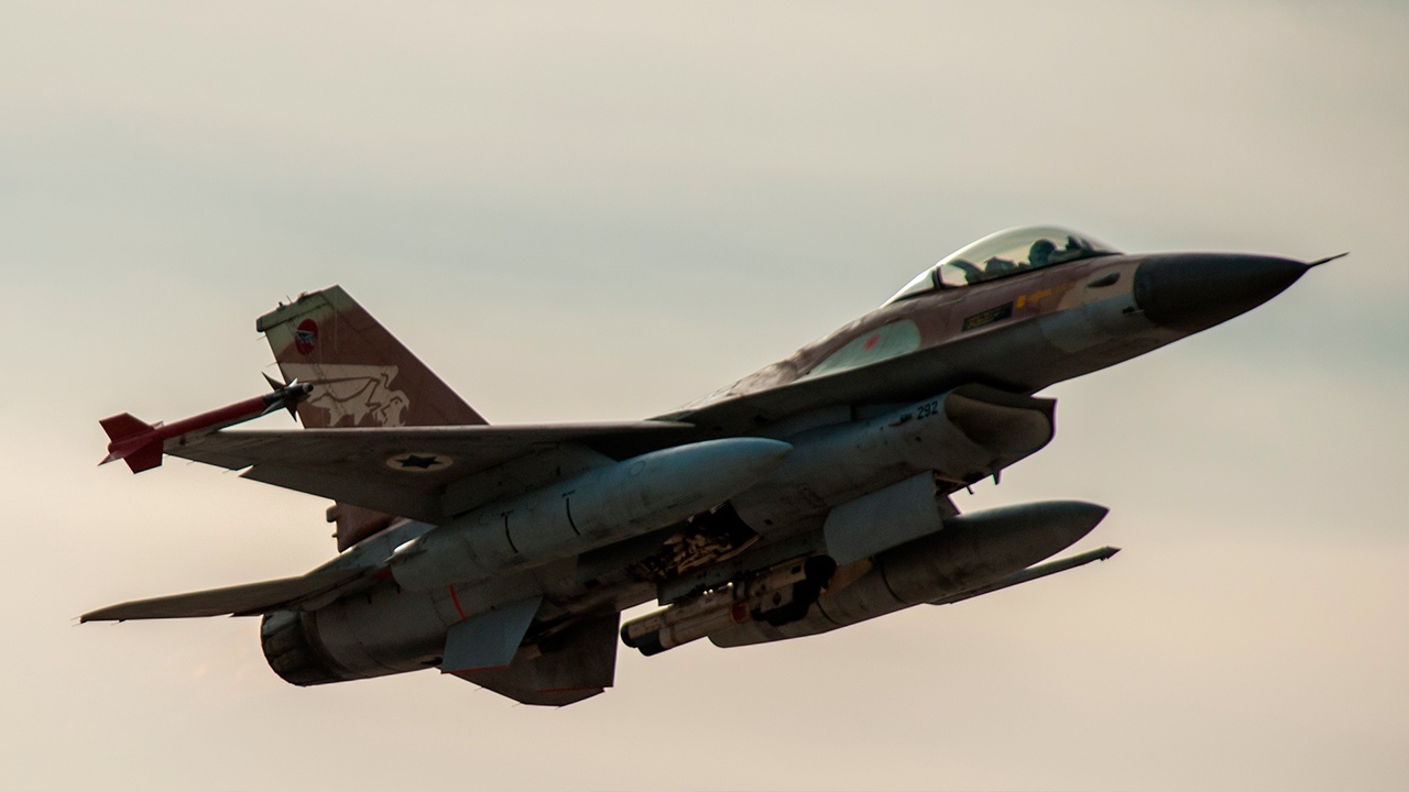 ЦПВС: израильские F-16 нанесли удар по порту Латакия
